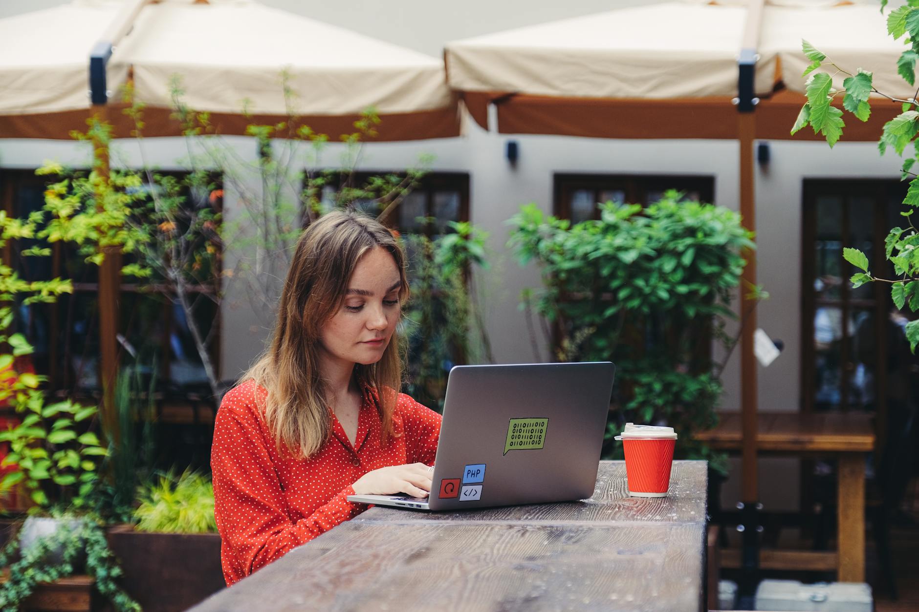 Fiverr vs Upwork. Which One Actually Makes You Money Faster?