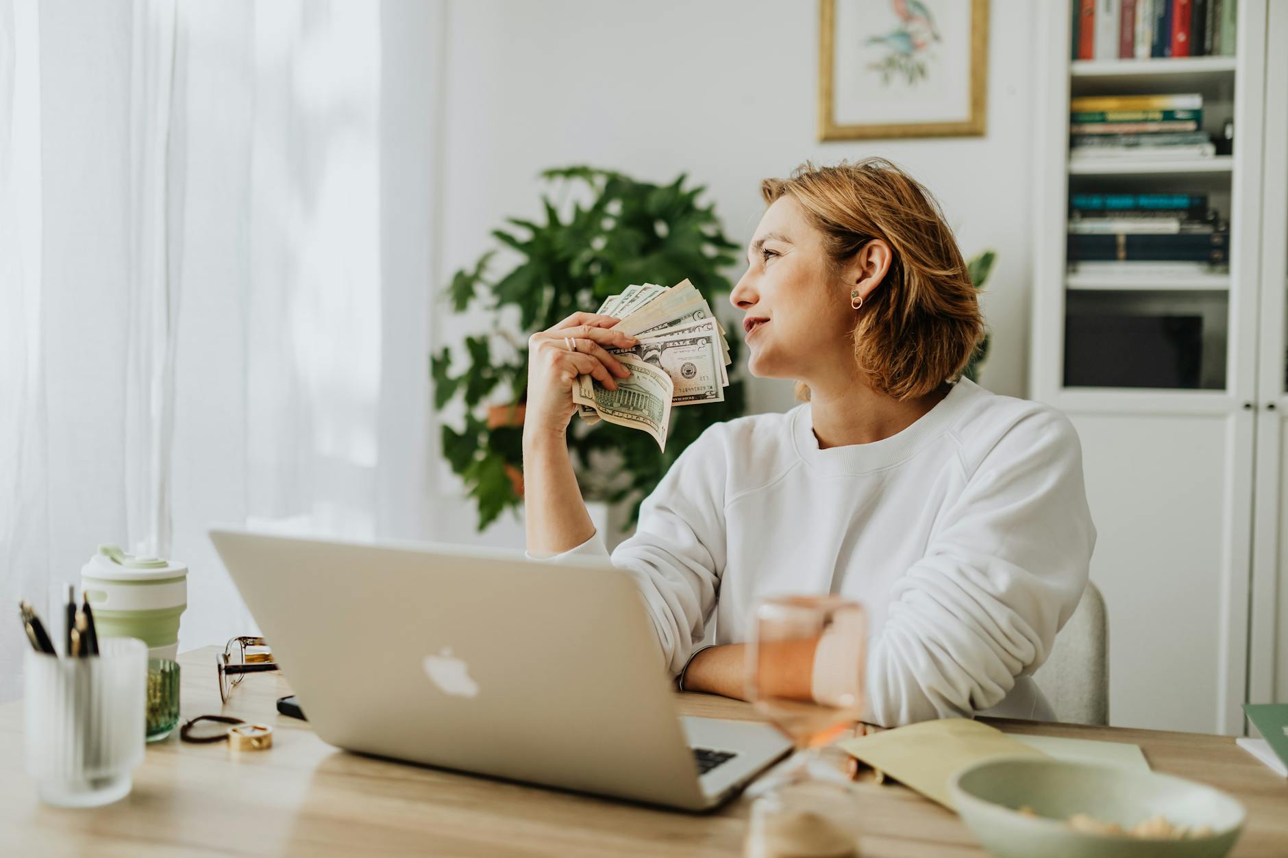 How to Build a $1,000 a Month Side Hustle From Scratch